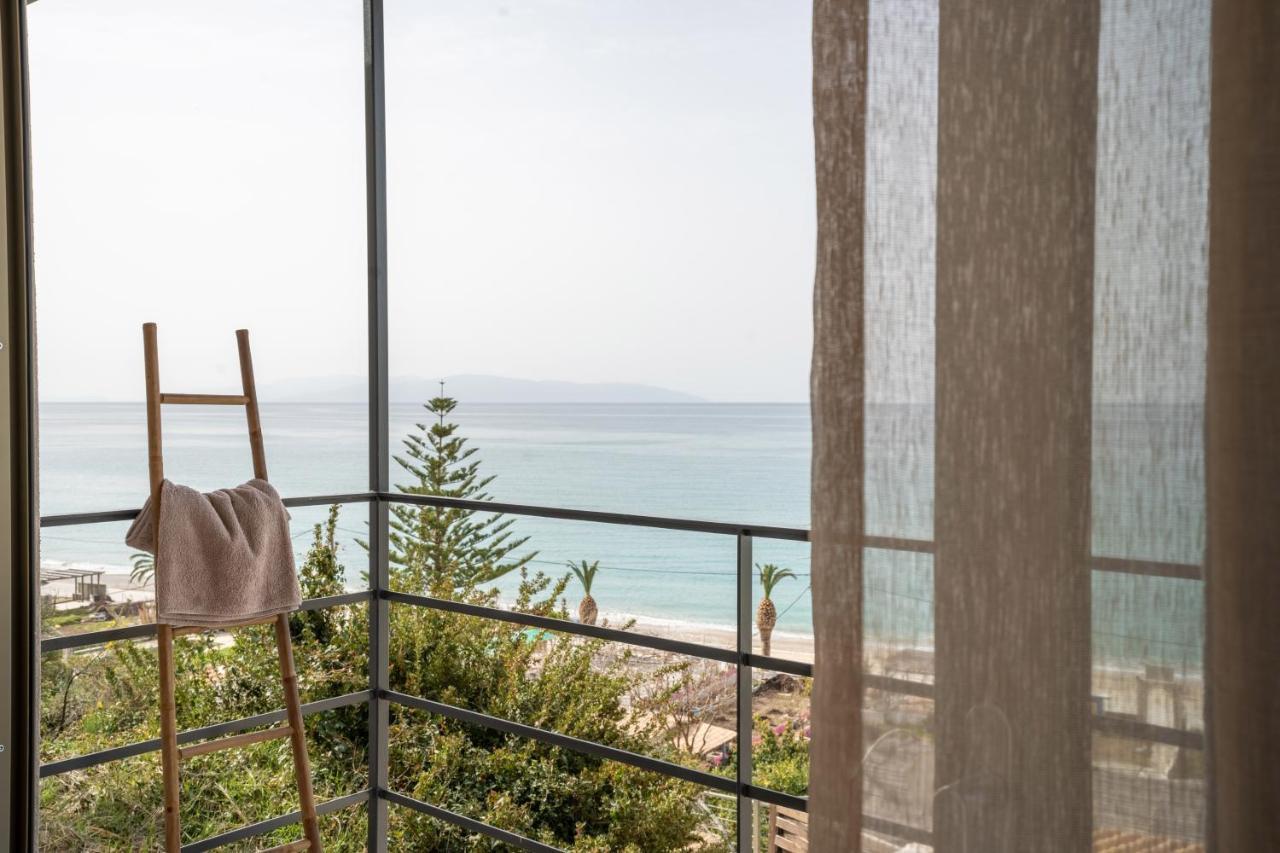 Thea Beachfront Suites In Lourdas Beach Лурдата Екстер'єр фото