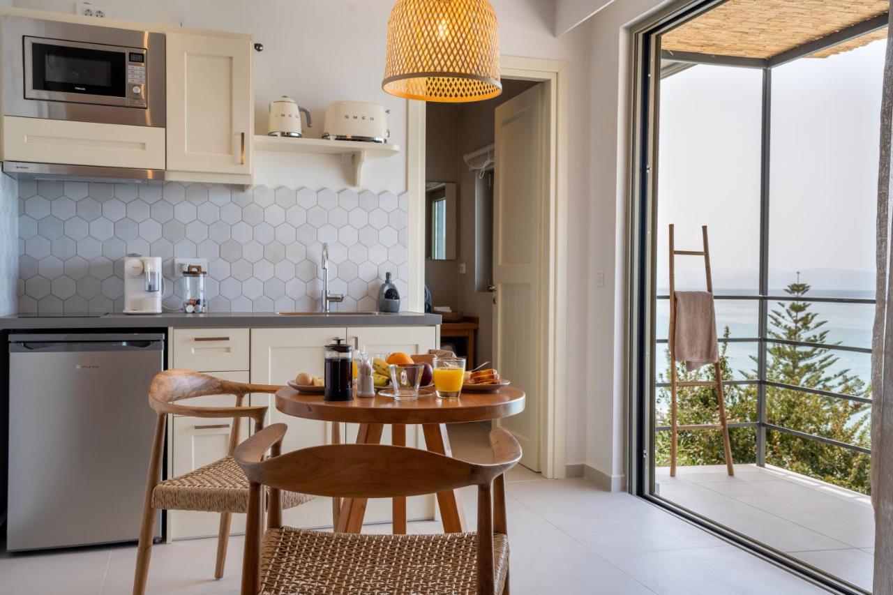 Thea Beachfront Suites In Lourdas Beach Лурдата Екстер'єр фото